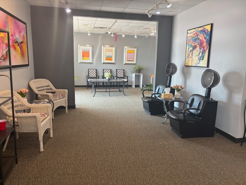 More Photos Of 1714-1720 Manhattan Dr, Waukesha Storefront For Lease