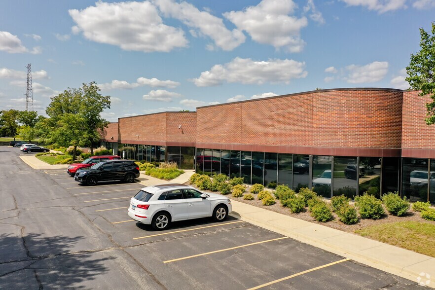 Primary Photo Of 3550 W Salt Creek Ln, Arlington Heights Light Distribution For Sale