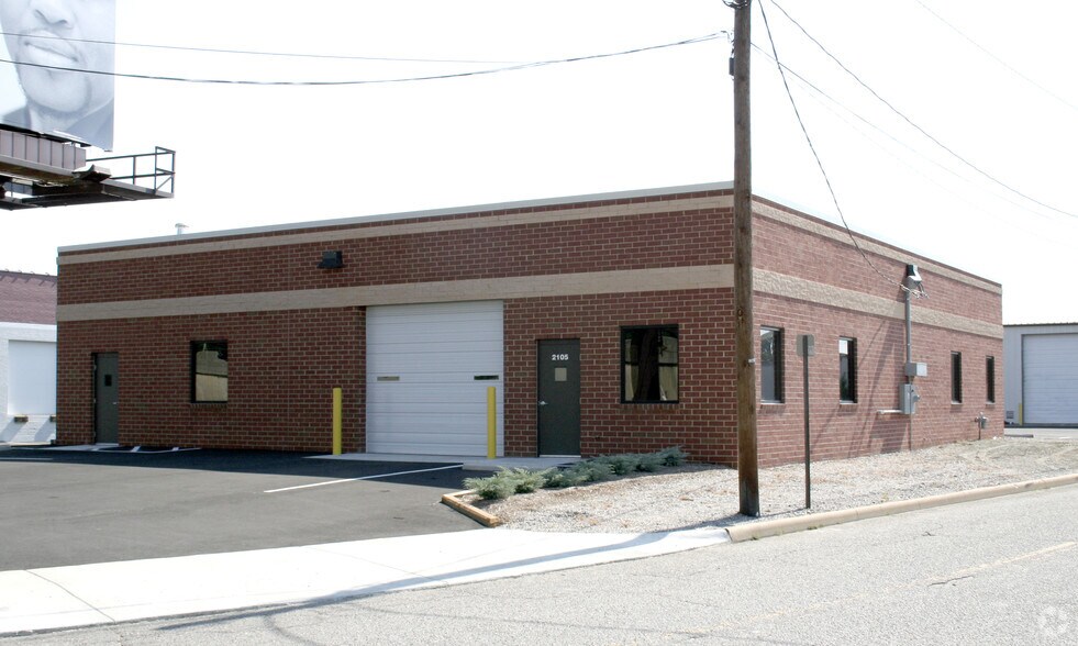 More Photos Of 2105 Loumour Ave, Richmond Light Manufacturing For Lease