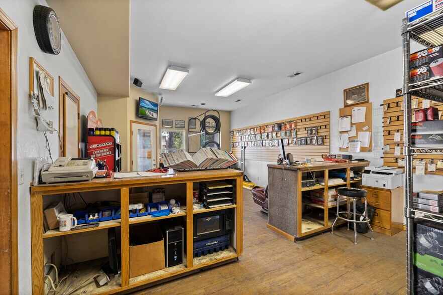 More Photos Of 1405 Madison Ave, Loveland Showroom For Sale