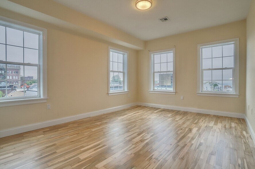 More Photos Of 4401 Bergenline Ave, Union City Apartments For Lease