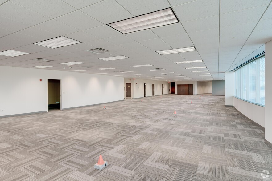 More Photos Of 2275 Cabot Dr, Lisle Office For Lease