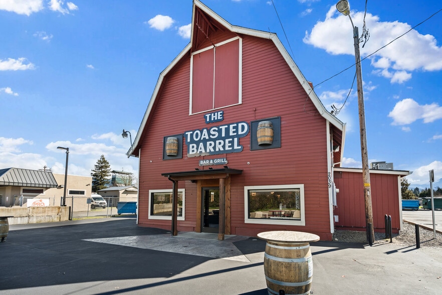Primary Photo Of The Toasted Barrel, Grants Pass Restaurant For Sale