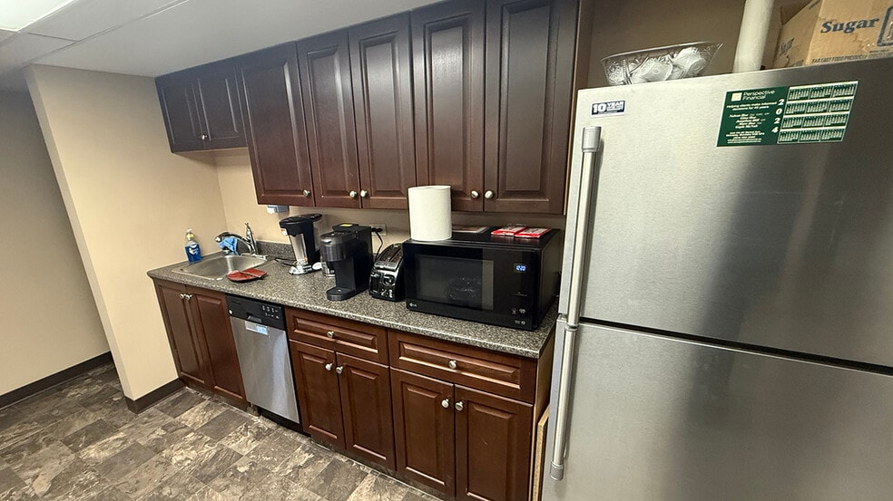 More Photos Of 1460 Corydon Av, Winnipeg Office For Lease