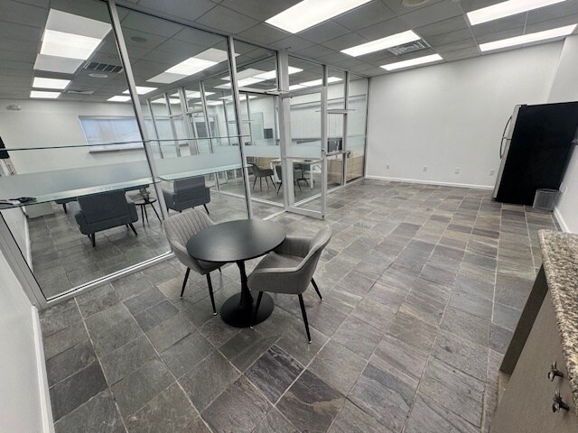 More Photos Of 5712 Southwest Fwy, Houston Auto Dealership For Lease