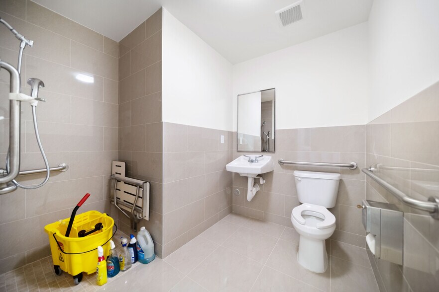 More Photos Of 6187 NW 167th St, Miami Lakes Office For Sale