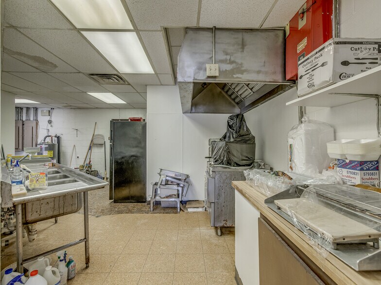 More Photos Of 1221 N 8th Ave, Stroud Convenience Store For Sale