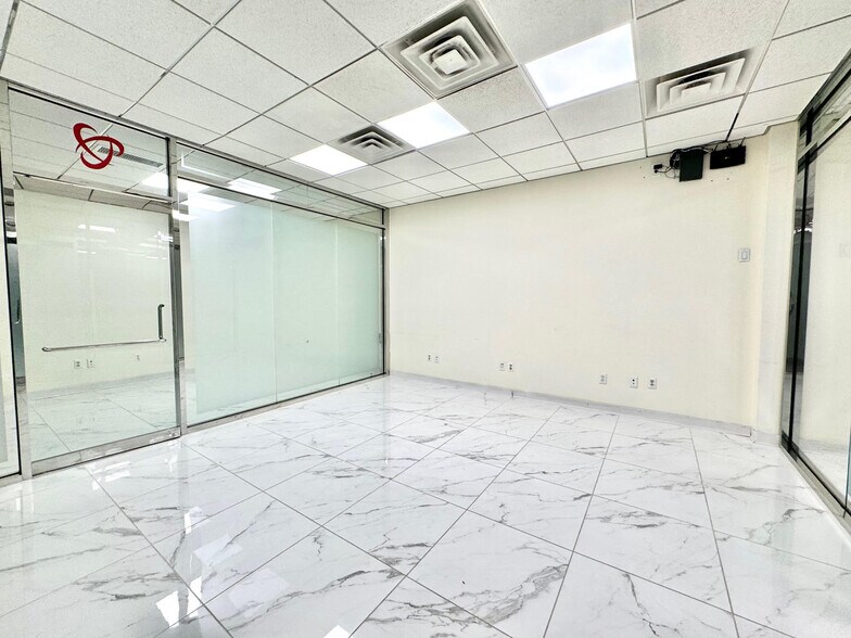 More Photos Of 25-21 49th St, Astoria Office For Lease