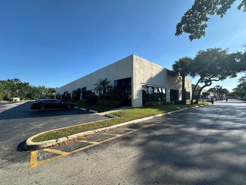 More Photos Of 943 Clint Moore Rd, Boca Raton Office For Sale