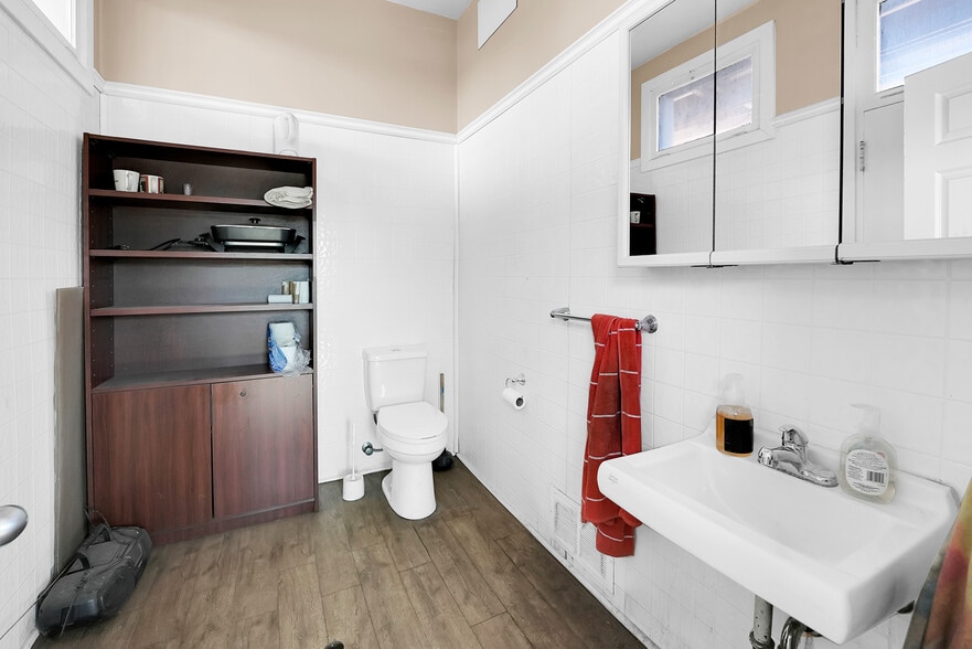 More Photos Of 6499 Lundys Ln, Niagara Falls Auto Repair For Sale