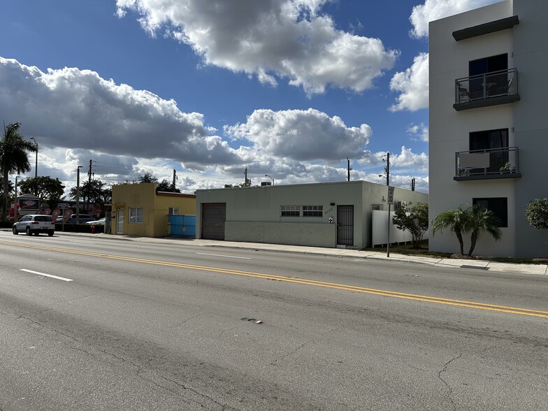Primary Photo Of 2250 W Palm Ave, Hialeah Office For Sale