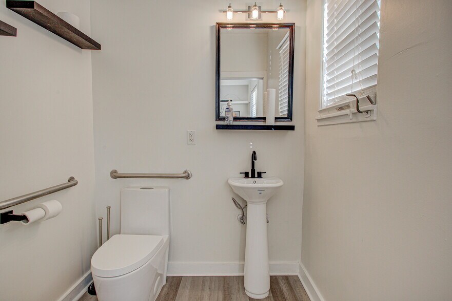 More Photos Of 3 Sebastian Ave, Saint Augustine Freestanding For Lease