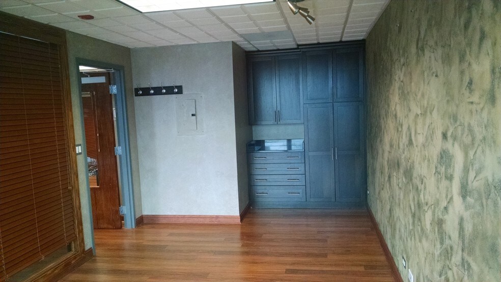 More Photos Of 2715 N Central Ave, Chicago Medical For Sale