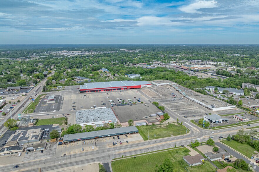Primary Photo Of 801 W Lake Ave, Peoria Unknown For Lease