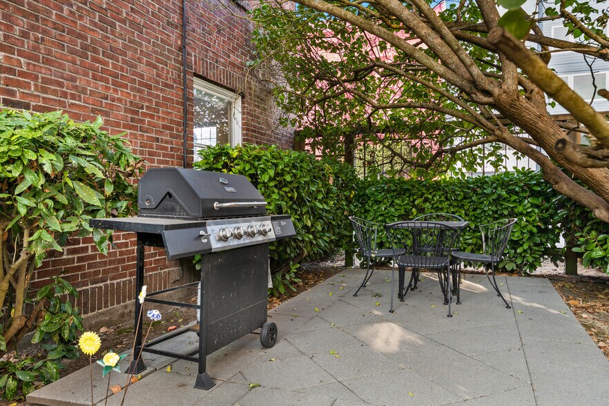 More Photos Of 4319 SW Oregon St, Seattle Apartments For Sale