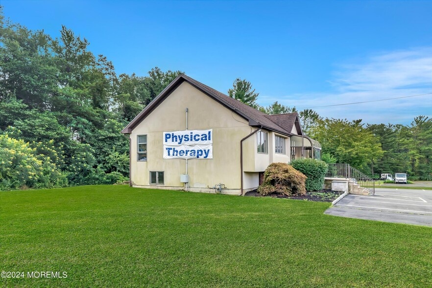 More Photos Of 98 Craig Rd, Manalapan Township Office For Sale