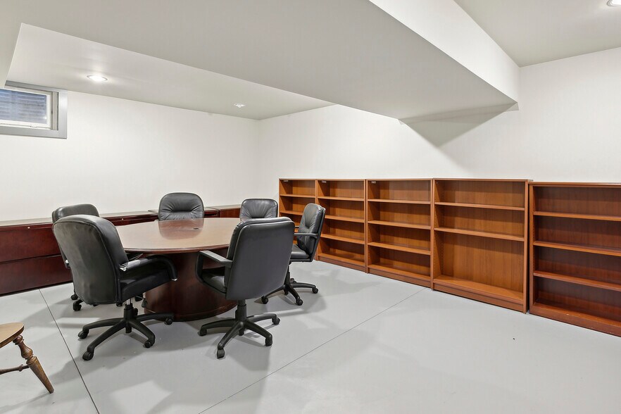 More Photos Of 50 Station Rd, Water Mill Unknown For Lease