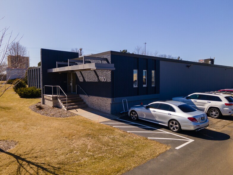 More Photos Of 7930 Computer Ave S, Bloomington Warehouse For Lease