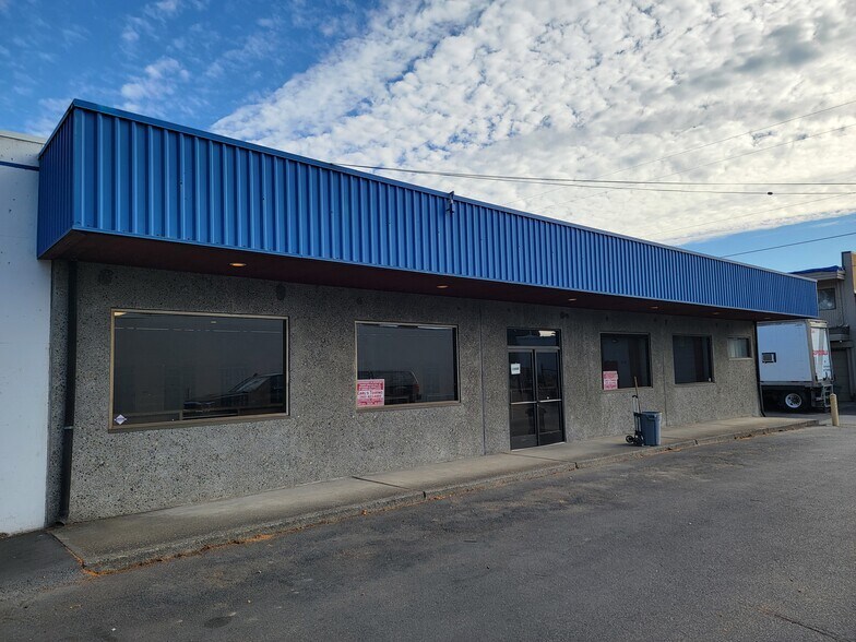 More Photos Of 532 Oregon Way, Longview Auto Repair For Lease