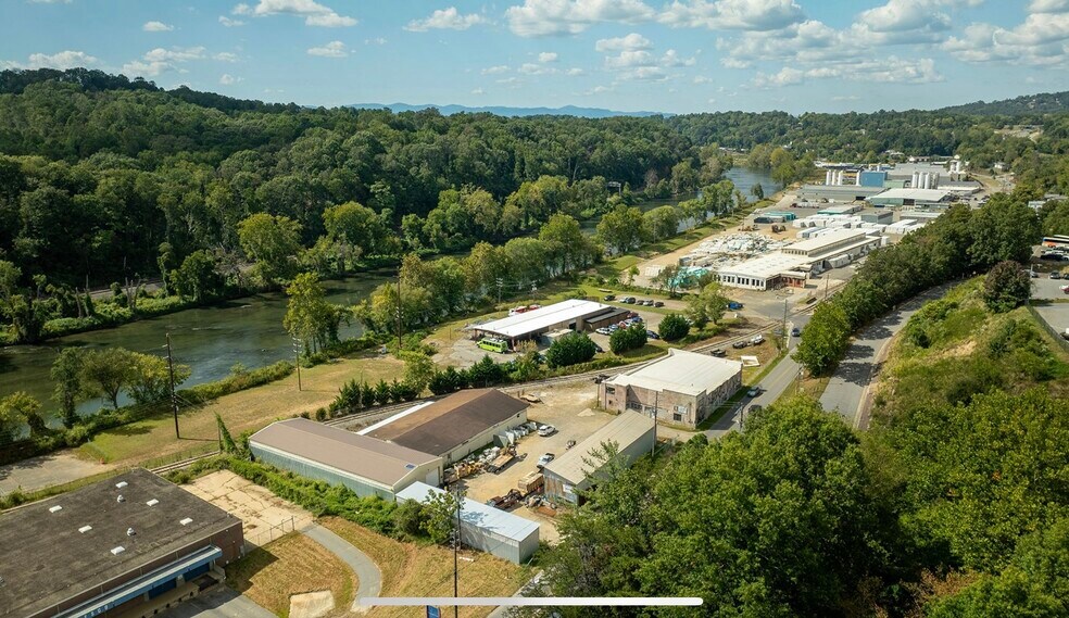 More Photos Of 860 Riverside Dr, Asheville Warehouse For Lease