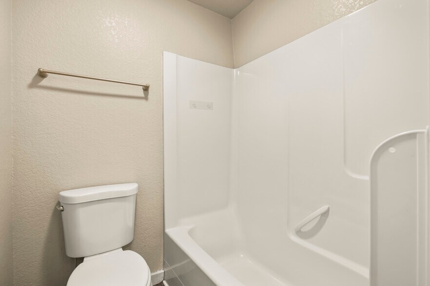 More Photos Of 1570 James St, Woodburn Apartments For Sale