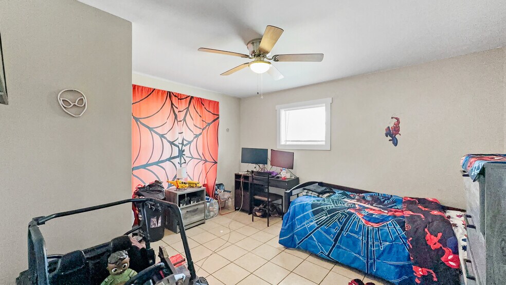 More Photos Of 300 S Cedar St, Crockett Apartments For Sale