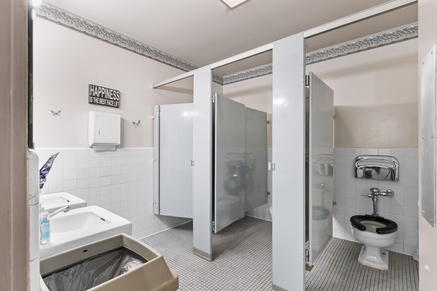 More Photos Of 1000 N Brand Blvd, Glendale Unknown For Lease