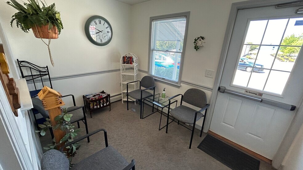 More Photos Of 825 Edgewood Rd, York General Retail For Sale