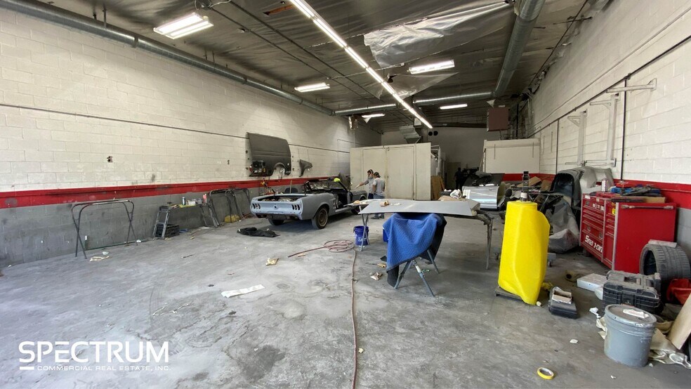 More Photos Of 10140-10158 Canoga Ave, Chatsworth Service For Lease