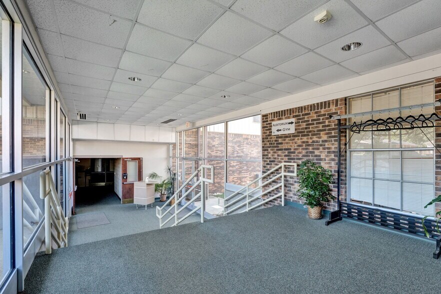 More Photos Of 3232 Covington Pike, Memphis Religious Facility For Sale