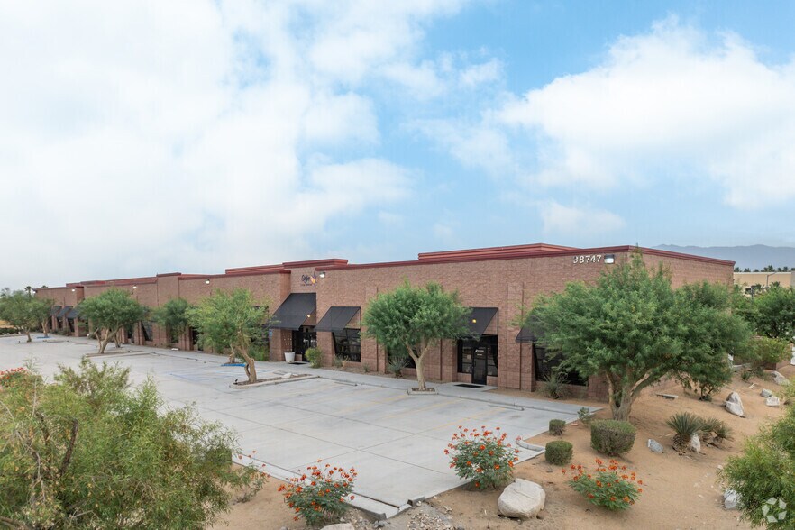 More Photos Of 77851 Los Montanas Rd, Palm Desert Unknown For Lease