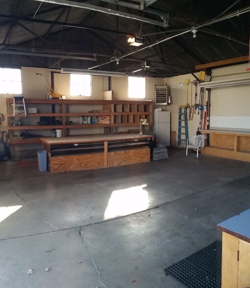 More Photos Of 431 Whitney Ave, Ames Warehouse For Sale