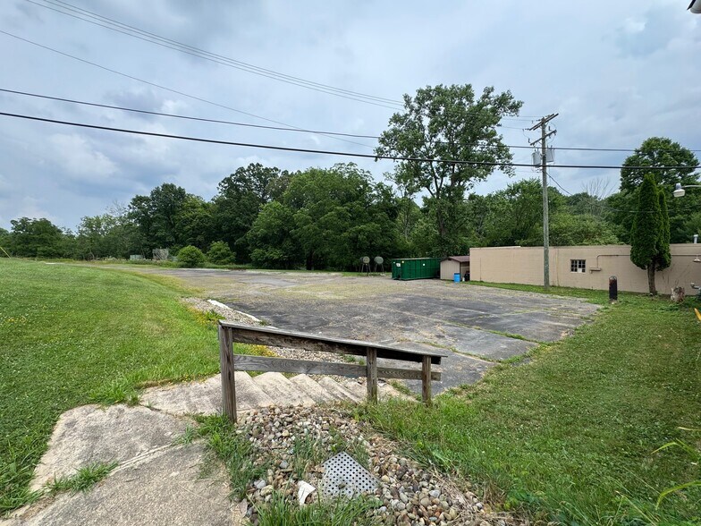 More Photos Of 4020 Bellaire Ln, Peninsula Warehouse For Lease