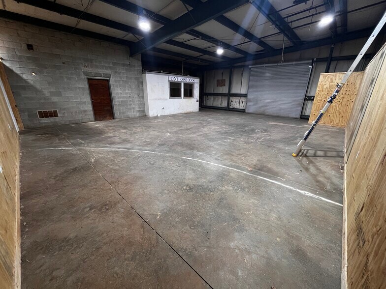 More Photos Of 2171 Anderson Rd, Greenville Warehouse For Lease