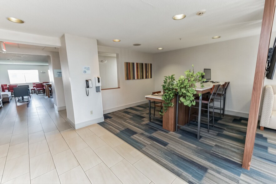 More Photos Of 11555 Upper Gilchrist Rd, Mount Vernon Hotel For Sale