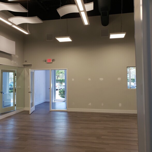 More Photos Of 2600 Glades Cir, Weston Storefront Retail Office For Lease