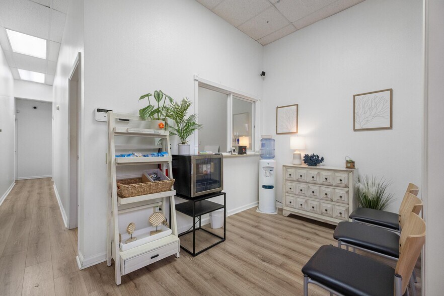 More Photos Of 98-1247 Kaahumanu St, Aiea Medical For Sale