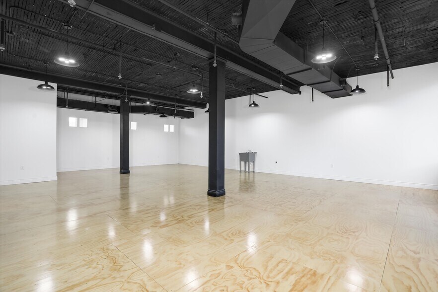 More Photos Of 174 S Clark St, Detroit Light Distribution For Lease