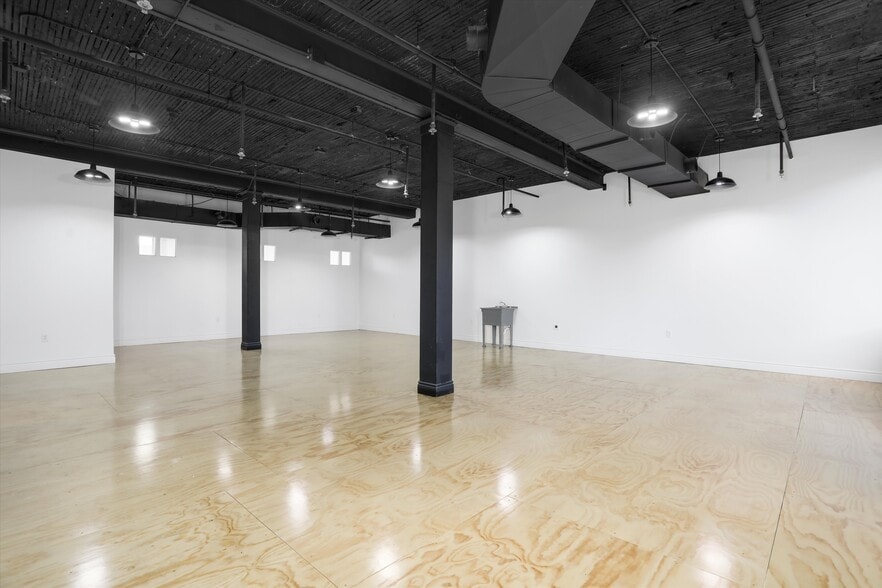 More Photos Of 174 S Clark St, Detroit Light Distribution For Lease