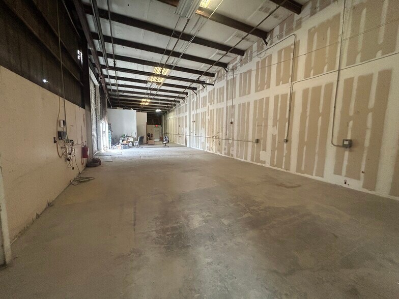 More Photos Of 3110 Reynolds Rd, Lakeland Warehouse For Lease