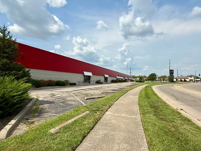 More Photos Of 2980 N National Rd, Columbus Warehouse For Lease