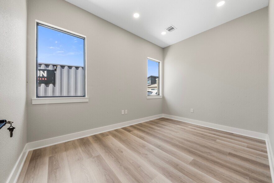 More Photos Of 213 Bella Katy Dr, Katy Medical For Lease