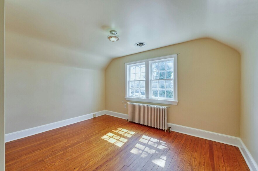 More Photos Of 121 N Hatcher Ave, Purcellville Office For Sale