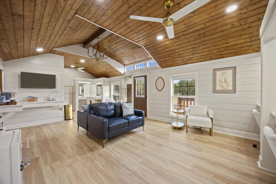 More Photos Of 4201 Pleasant Valley Rd, Union Grove Restaurant For Sale