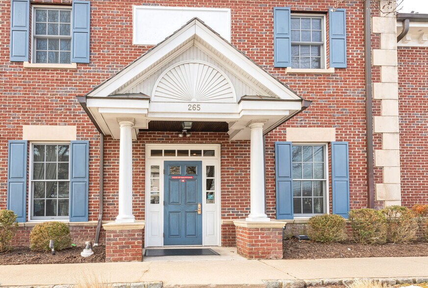 More Photos Of 269 Main St, Madison Bank For Lease