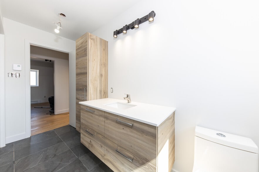 More Photos Of 2514 Rue Sainte-Catherine E, Montréal Apartments For Sale