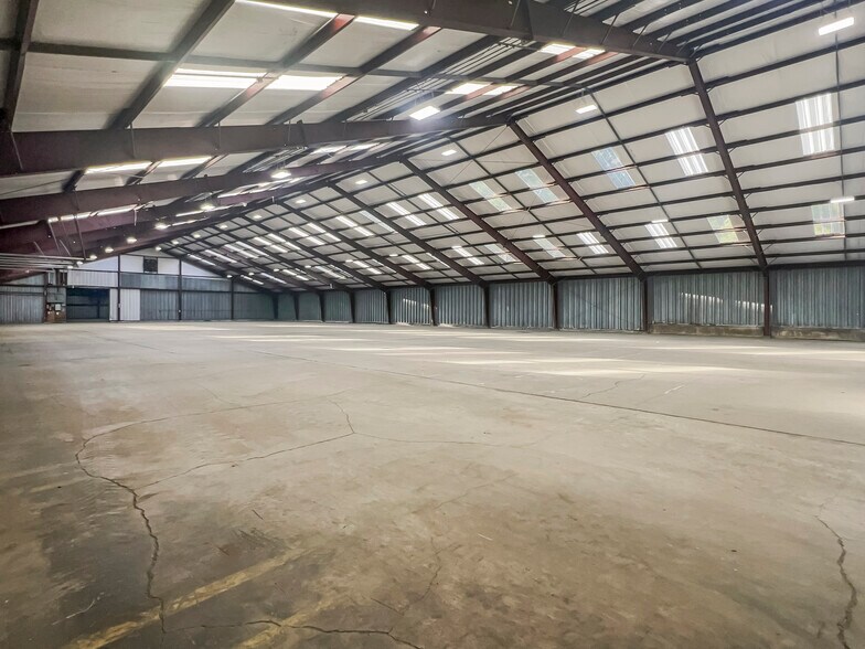 More Photos Of 3160 Mcfarland Blvd, Northport Warehouse For Sale