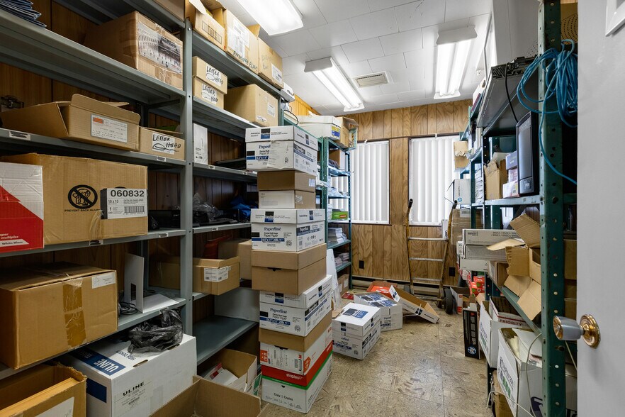 More Photos Of 262 Rue Scott, Saint-Jérôme Warehouse For Sale