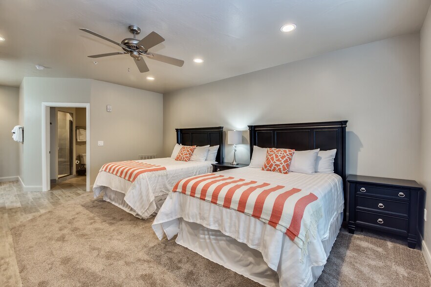 More Photos Of 1101 Zion Park Blvd, Springdale Specialty For Sale