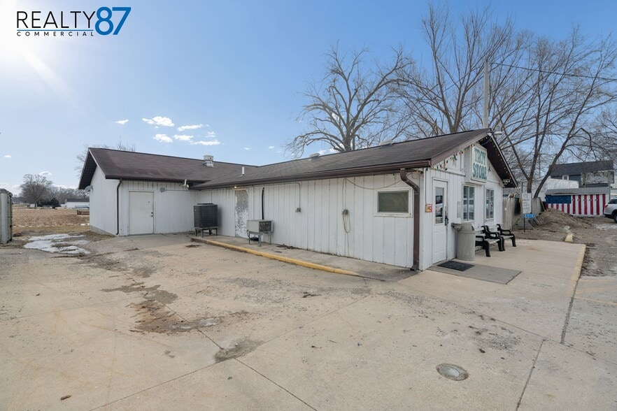 More Photos Of 5913 Troy Mills rd, Coggon General Retail For Sale